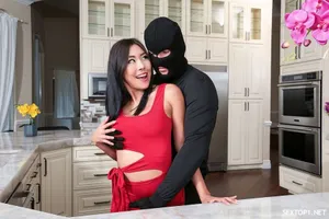 Về quê gặp lại cô chị gái lười biếng ngực bự